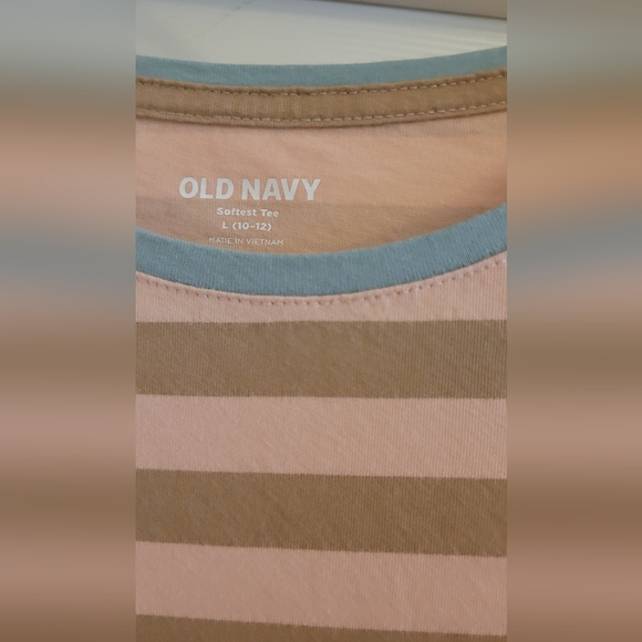 Girl's Old Navy large long-sleeved tshirt - Picture 2 of 3